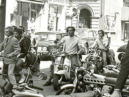 Dx Fizzy With Lots Of Scooters And Mods London Circa 1979